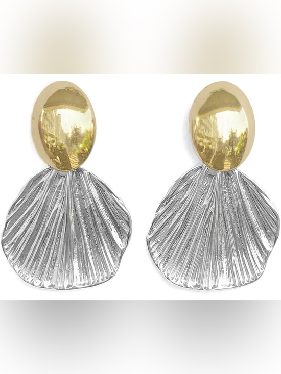 Jewelry - Two tone dangle earrings